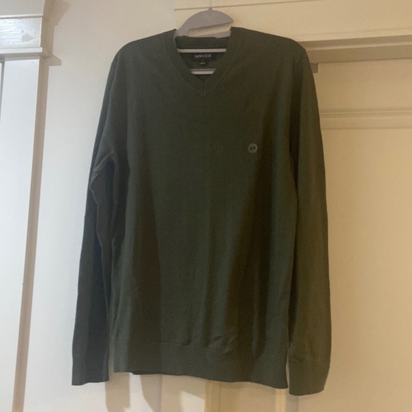 New Men’s Long-sleeved, V-neck Forest Green Sweater. - Picture 1 of 3